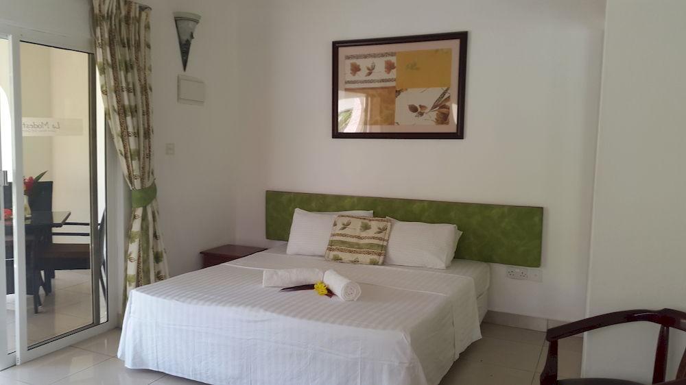 La Modestie Guest House Grand Anse  Esterno foto