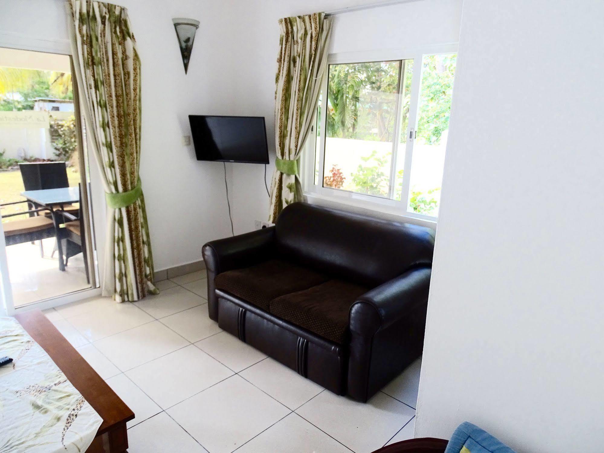 La Modestie Guest House Grand Anse  Esterno foto