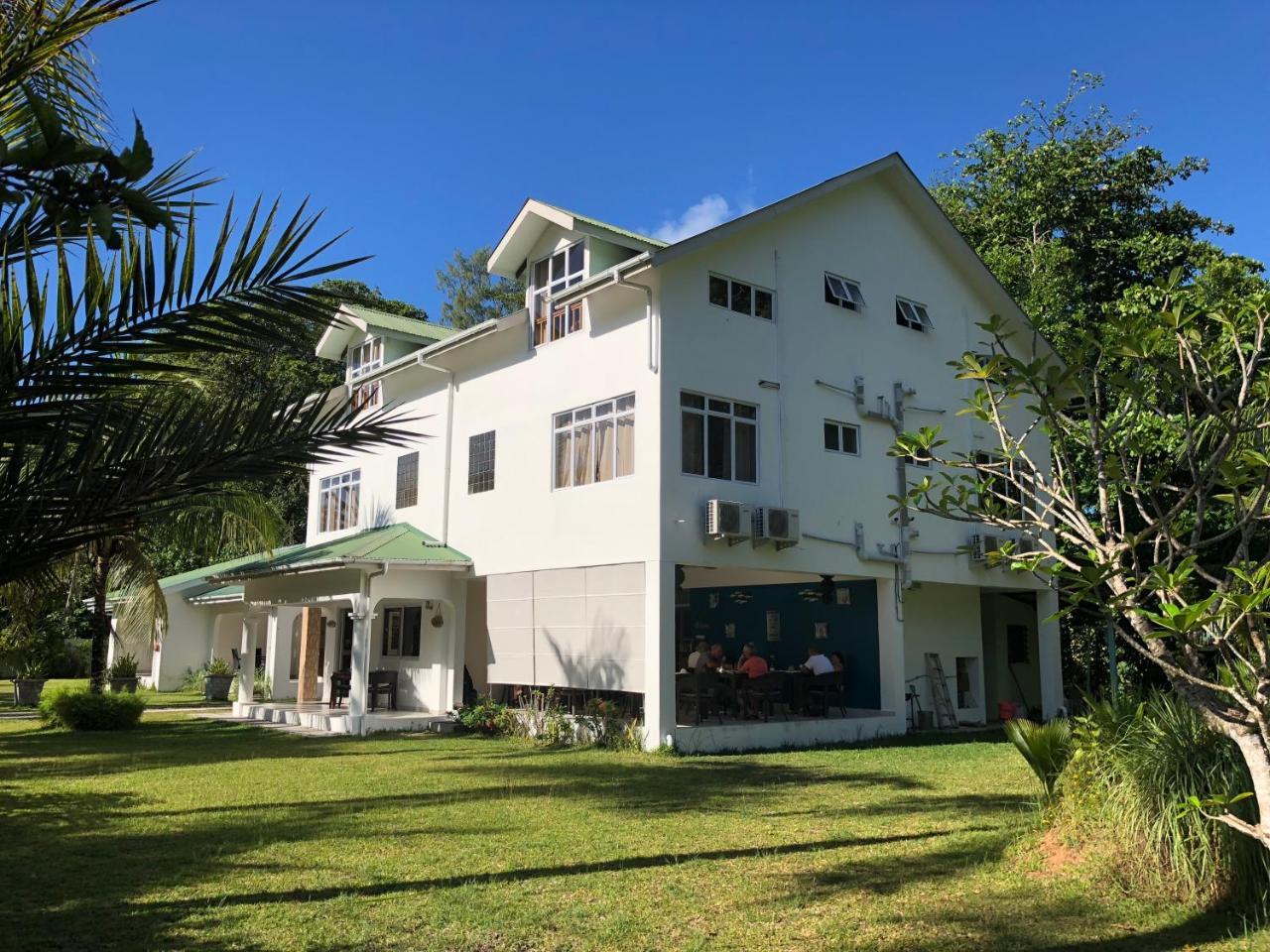 La Modestie Guest House Grand Anse  Esterno foto