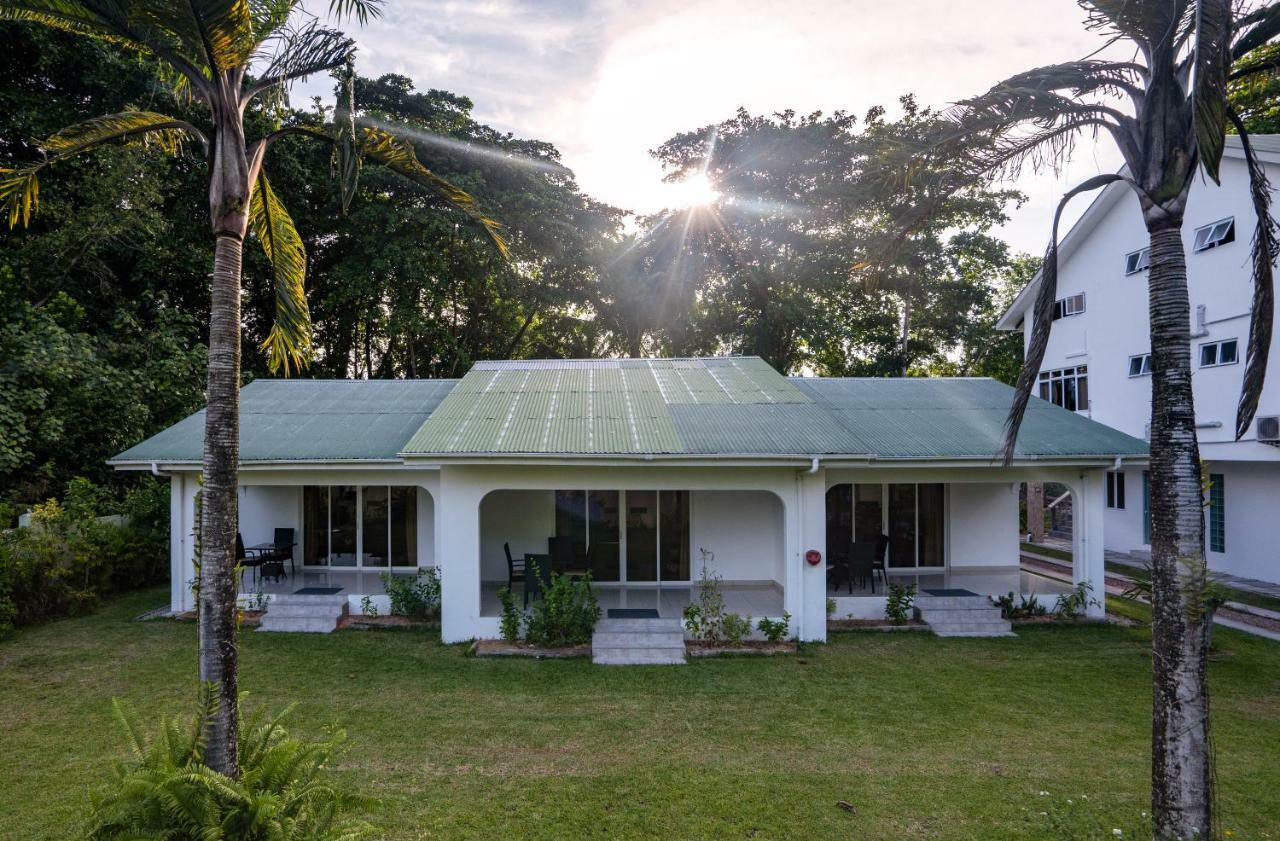 La Modestie Guest House Grand Anse  Esterno foto